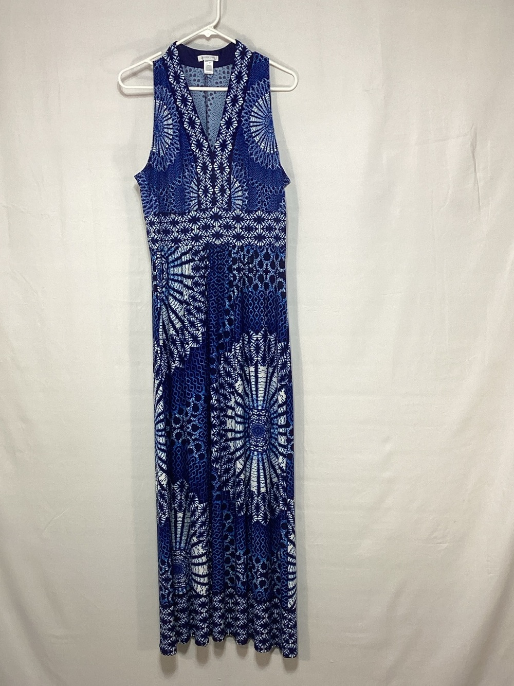 London Times Size 10 Blue and White Sleeveless V-Neck Maxi Dress